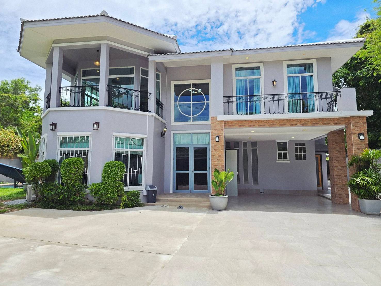 Villa front entrance